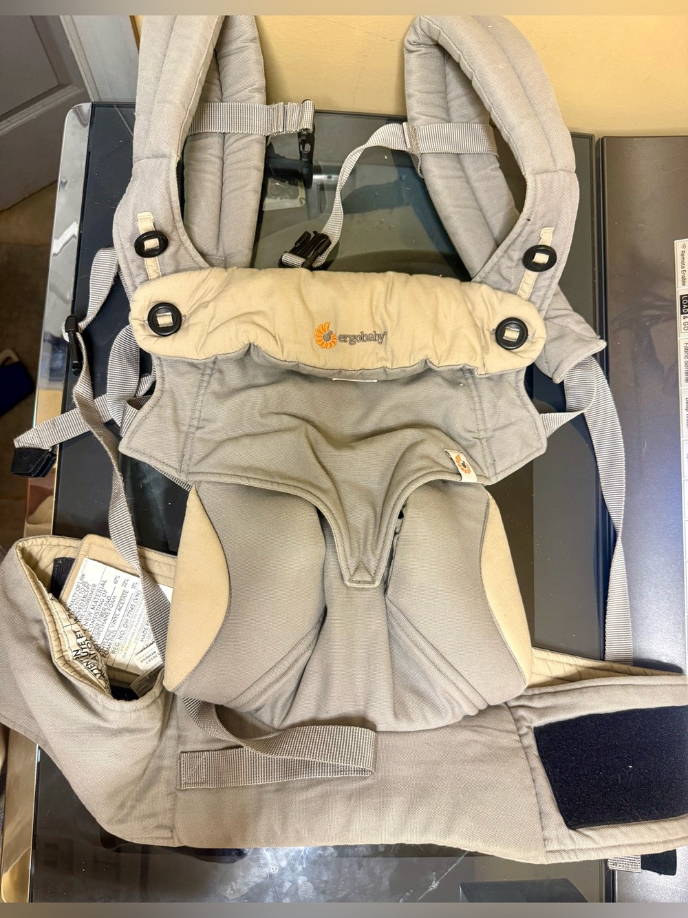 Ergobaby 360 carrier w/ snug insert